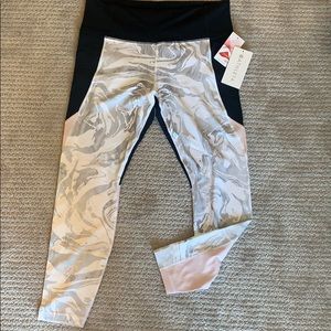 NWT Athleta Marble Salutation Workout Legging